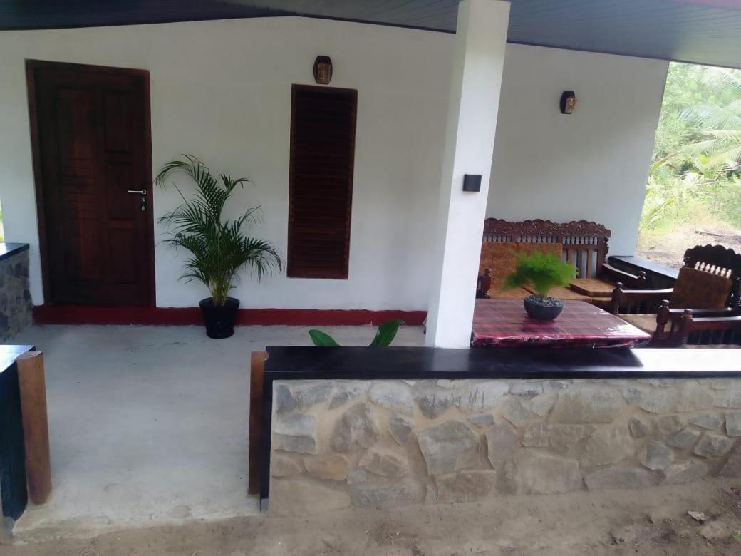 Soma Cabana, Homestay & Restaurant Tangalle Extérieur photo